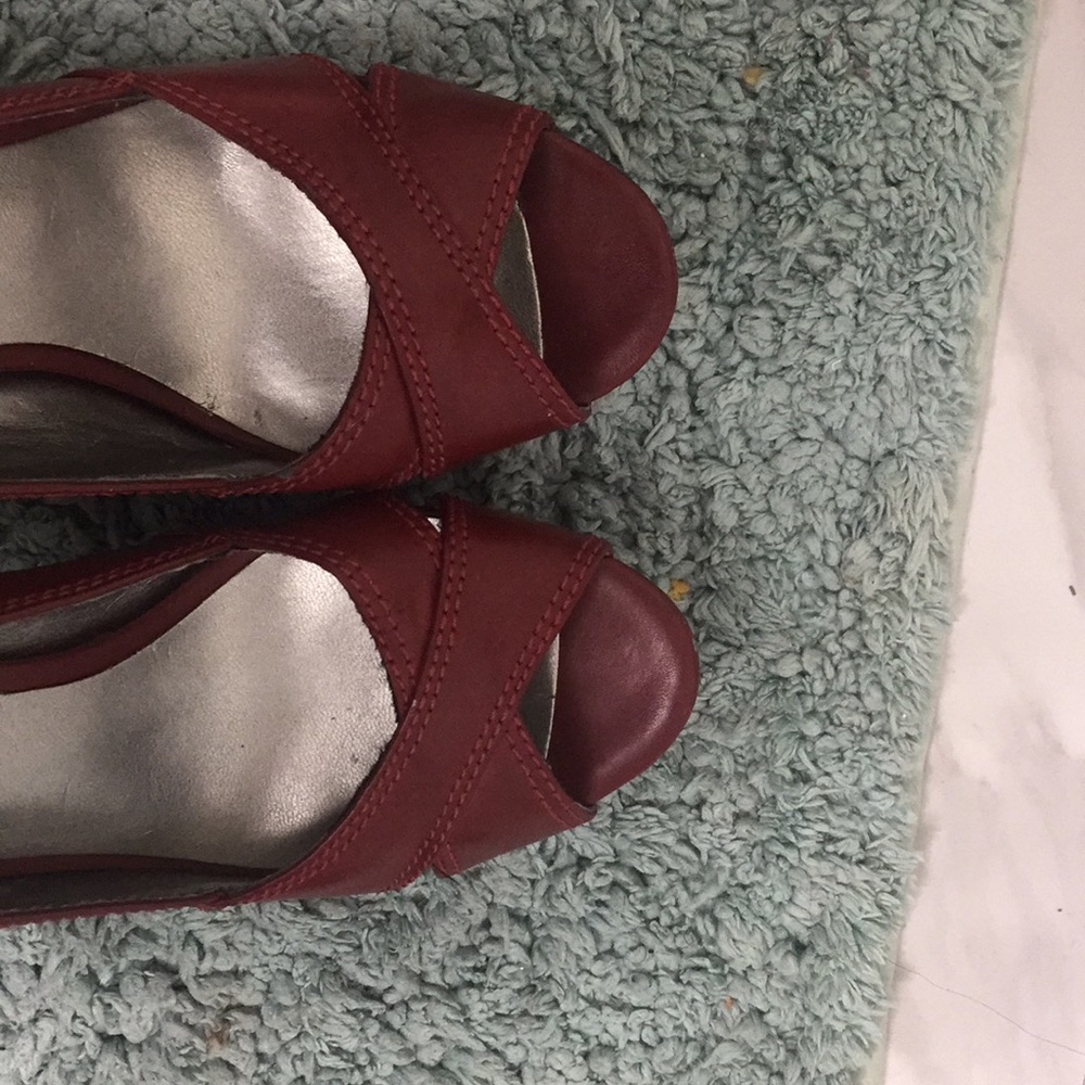 Heels - Picture 2 of 3